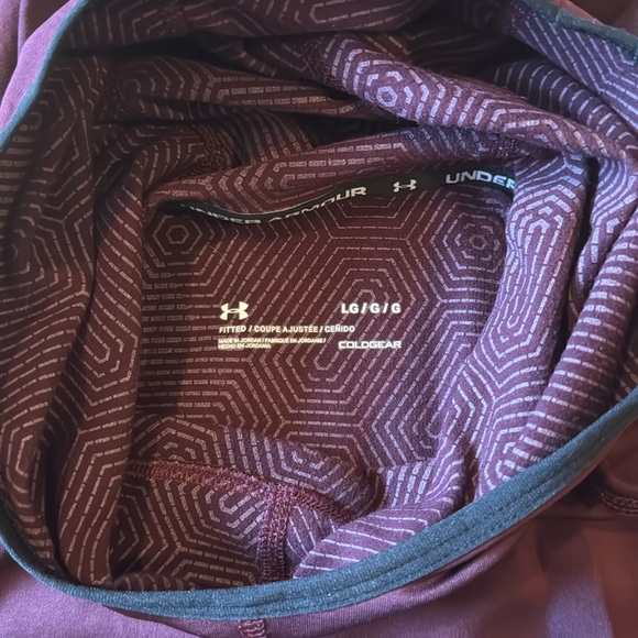 Under Armour Fitted Shirt with Hood - Picture 2 of 2